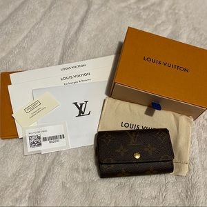 ❌SOLD❌Louis Vuitton 6 Key Holder (Monogram)